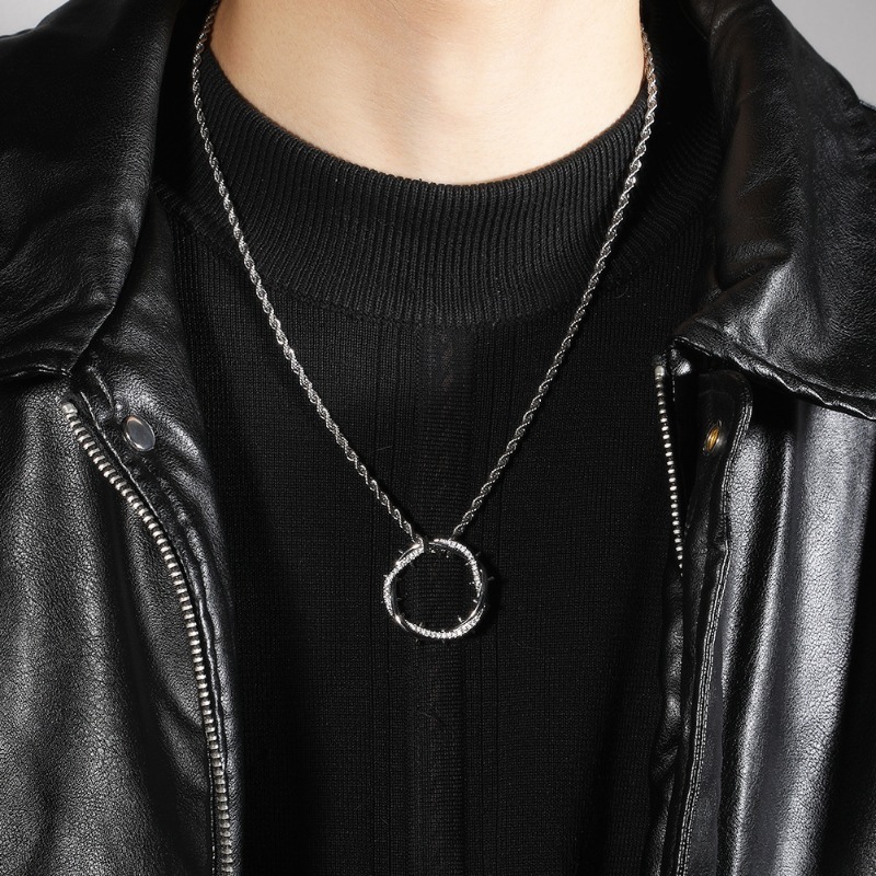 Retro Thorns Crown Pendant Nec - Streetwear Brand Accessories 评论和价格